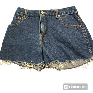 Levi 550‎ relaxed fit women’s shorts.  Size 8.